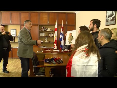 ფიქრი, ეჭვი ეს მათი ფანტაზიაა, მიმართონ სამართალდამცველებს-ხელვაჩაურის მერი მასთან შესულ აქტივისტებს